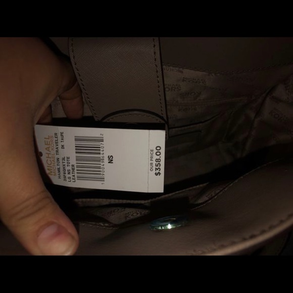 Michael Kors Hamilton Traveler - Picture 2 of 4